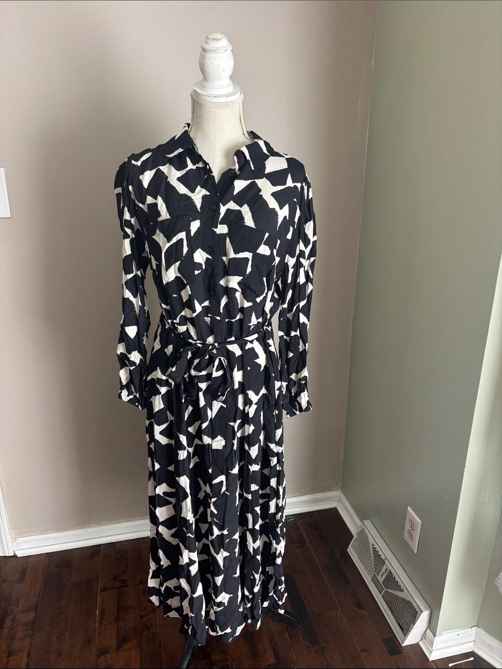 Zara Black and White Abstract Midi Shirt Dress - Picture 3 of 10